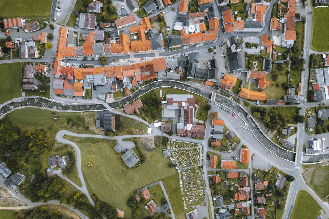 Oberwoelz Stadt Zum Wohleアパートホテル エクステリア 写真